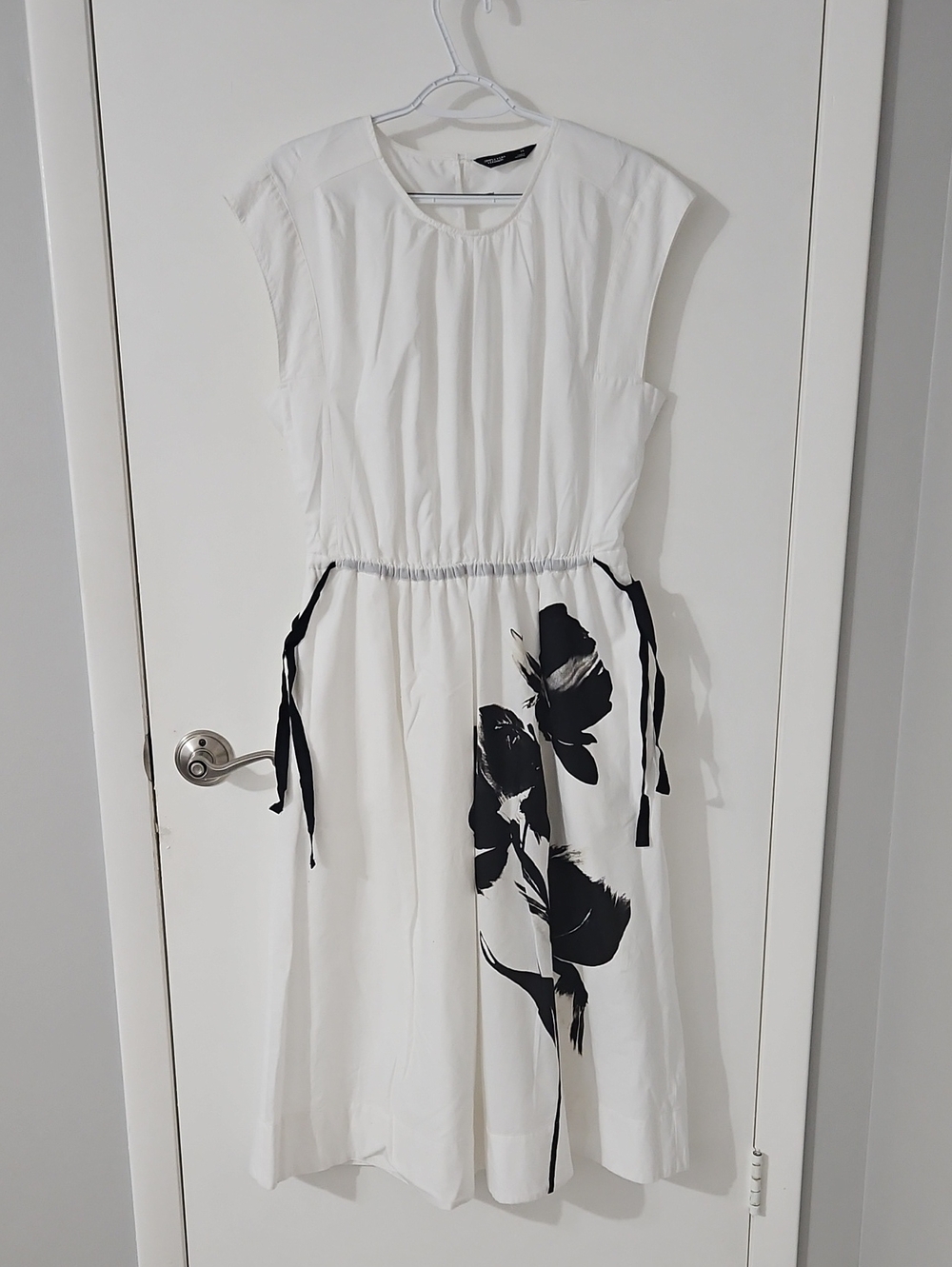Simply Vera Vera Wang White Midi Dress with Black Floral Accent
